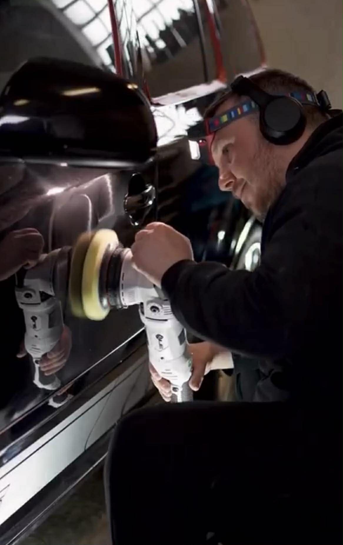 Josef Horalík při detailingu